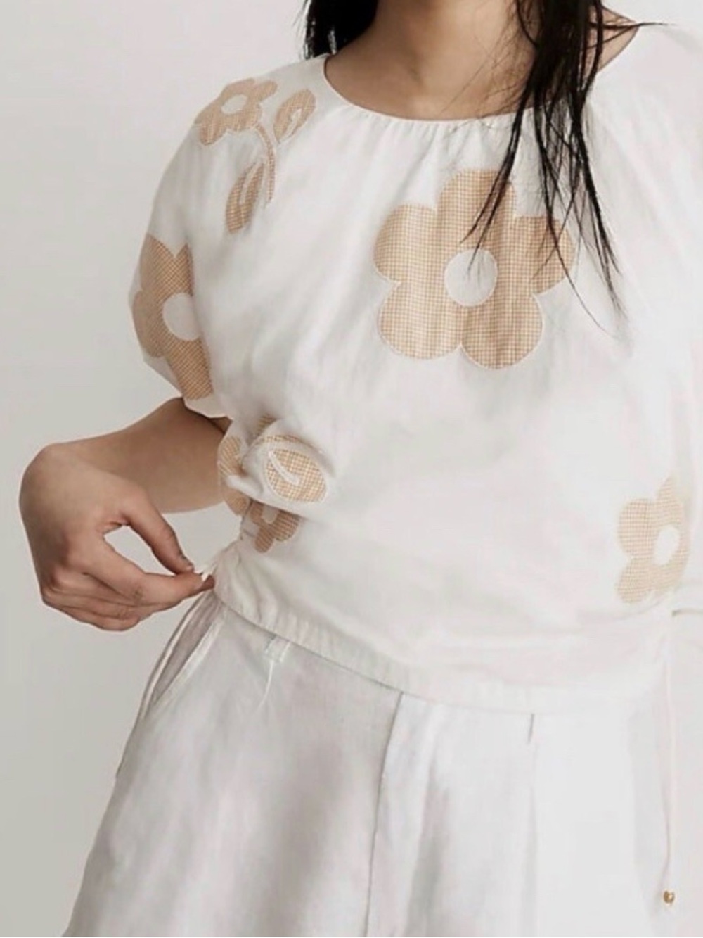 Madewell White Top with Beige Floral Appliqués Embroidered Poplin Puff Cutout